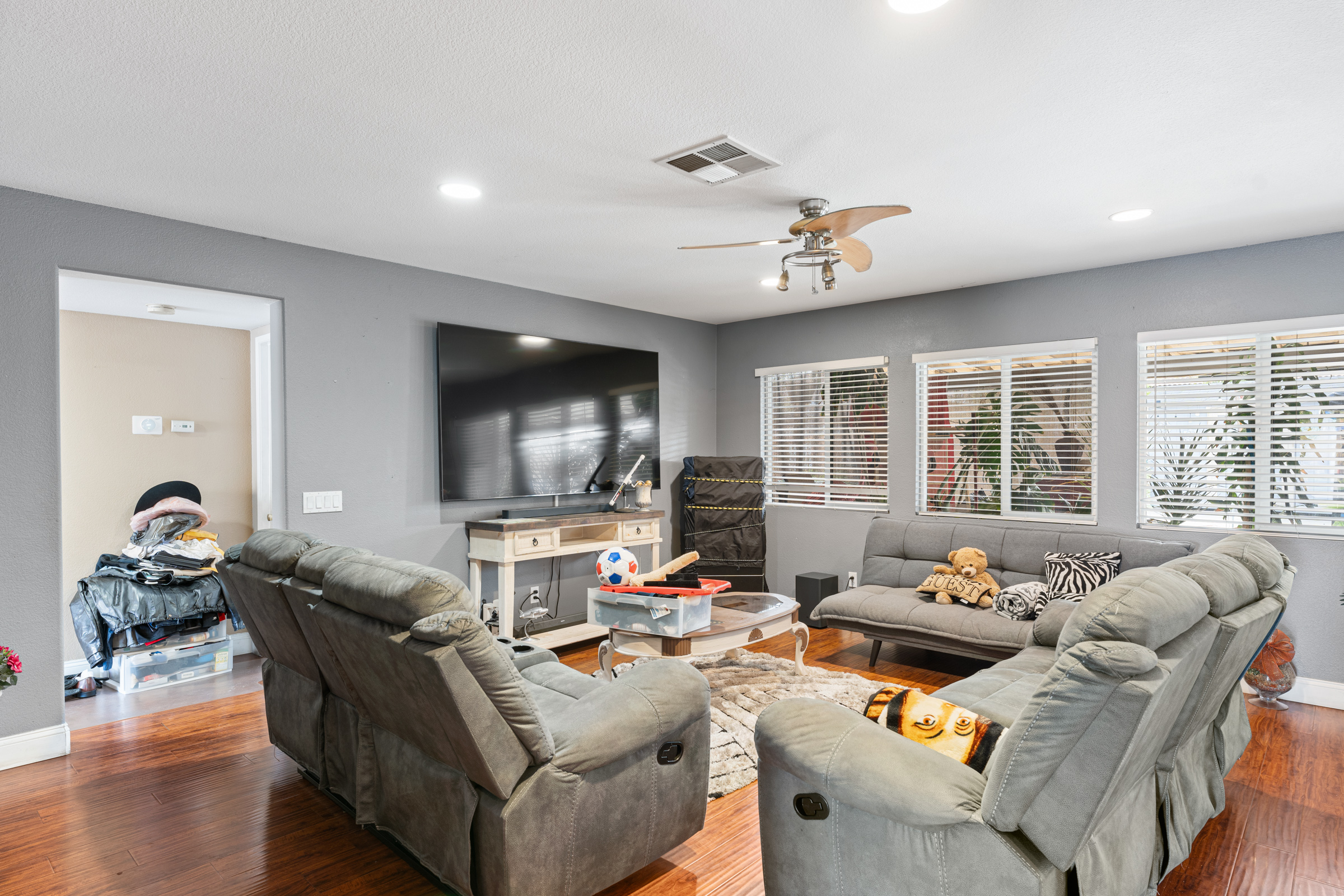 Moreno Valley, California, 92551, United States, 4 Bedrooms Bedrooms, ,3 BathroomsBathrooms,Residential,For Sale,1920483