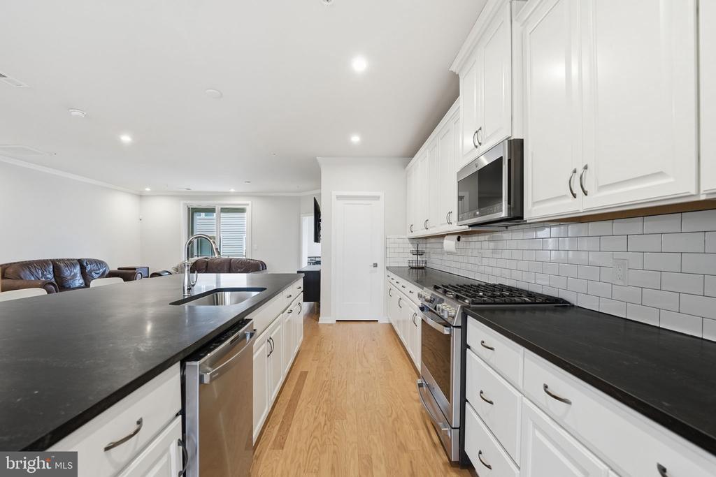Chantilly, Virginia, 20151, United States, 3 Bedrooms Bedrooms, ,3 BathroomsBathrooms,Residential,For Sale,2048554