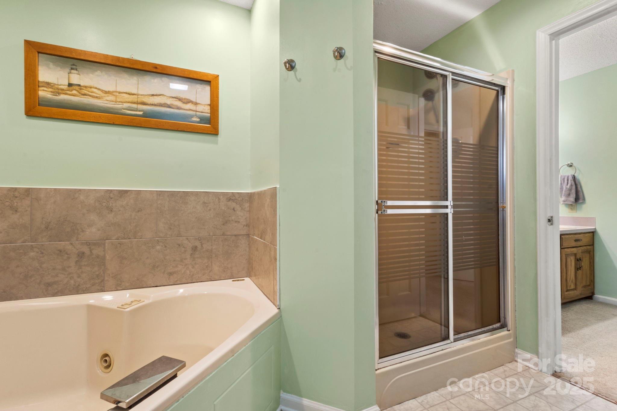 Lincolnton, North Carolina, 28092, United States, 4 Bedrooms Bedrooms, ,3 BathroomsBathrooms,Residential,For Sale,1989140