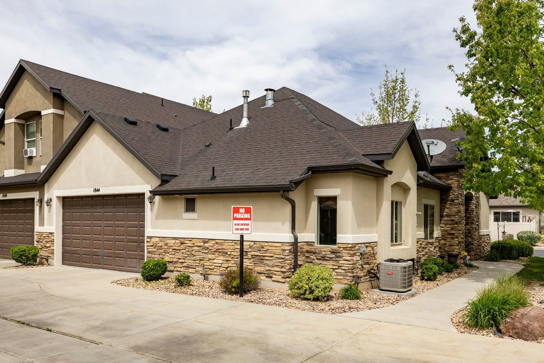  Single-level living with fenced yard in peaceful Valentine Estates - 物件實景