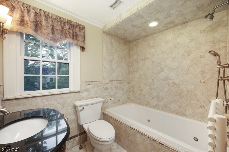 Westfield Town, New Jersey, 07090, United States, 3 Bedrooms Bedrooms, ,2 BathroomsBathrooms,Residential,For Sale,1940916