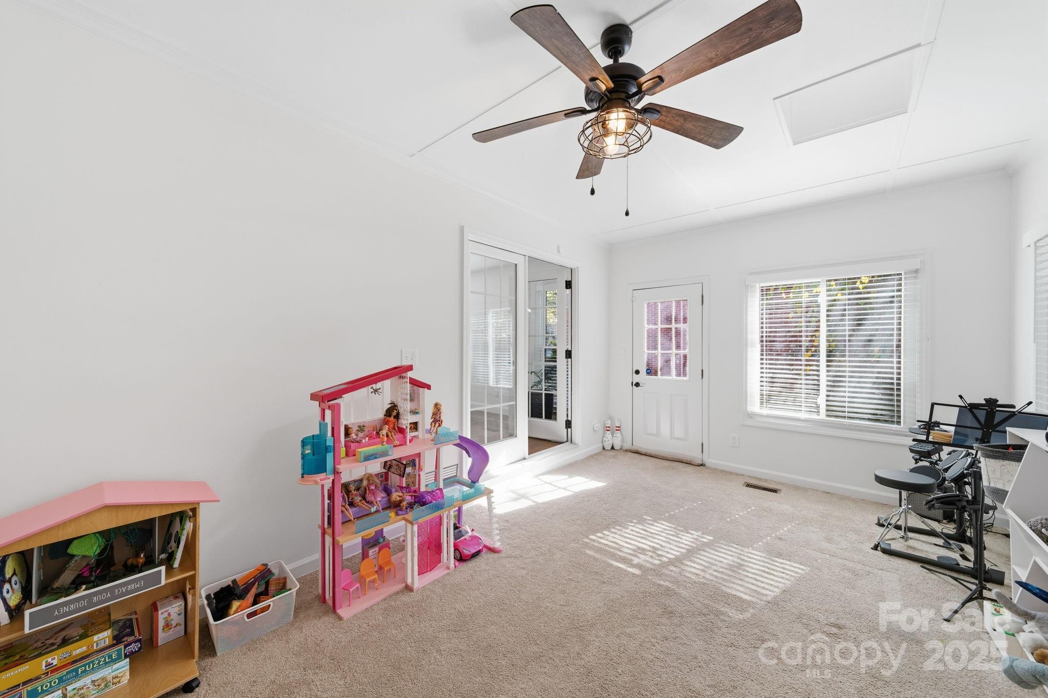 Charlotte, North Carolina, 28226, United States, 3 Bedrooms Bedrooms, ,2 BathroomsBathrooms,Residential,For Sale,1991268