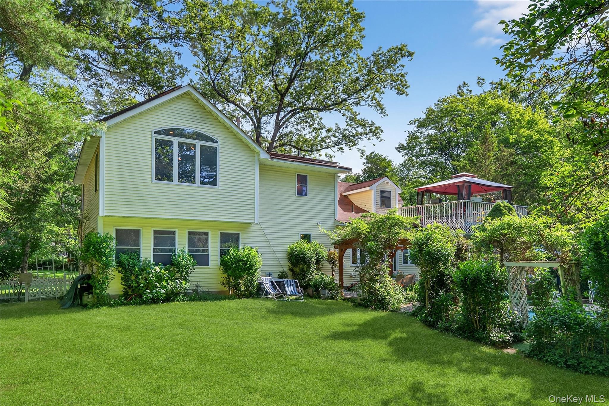 New City, New York, 10956, United States, 4 Bedrooms Bedrooms, ,3 BathroomsBathrooms,Residential,For Sale,2049142