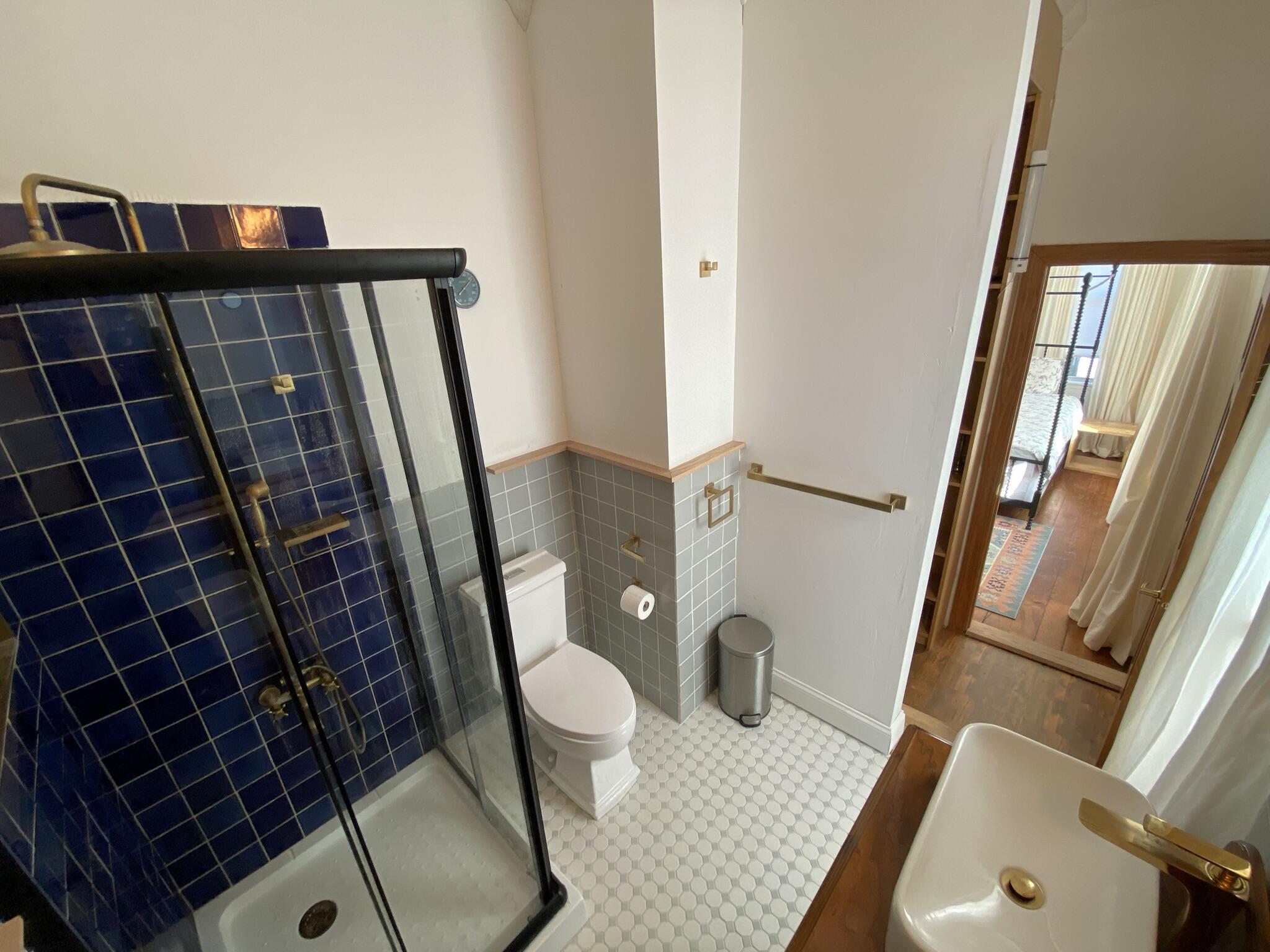 La Crosse, Wisconsin, 54601, United States, 6 Bedrooms Bedrooms, ,5 BathroomsBathrooms,Residential,For Sale,2018389