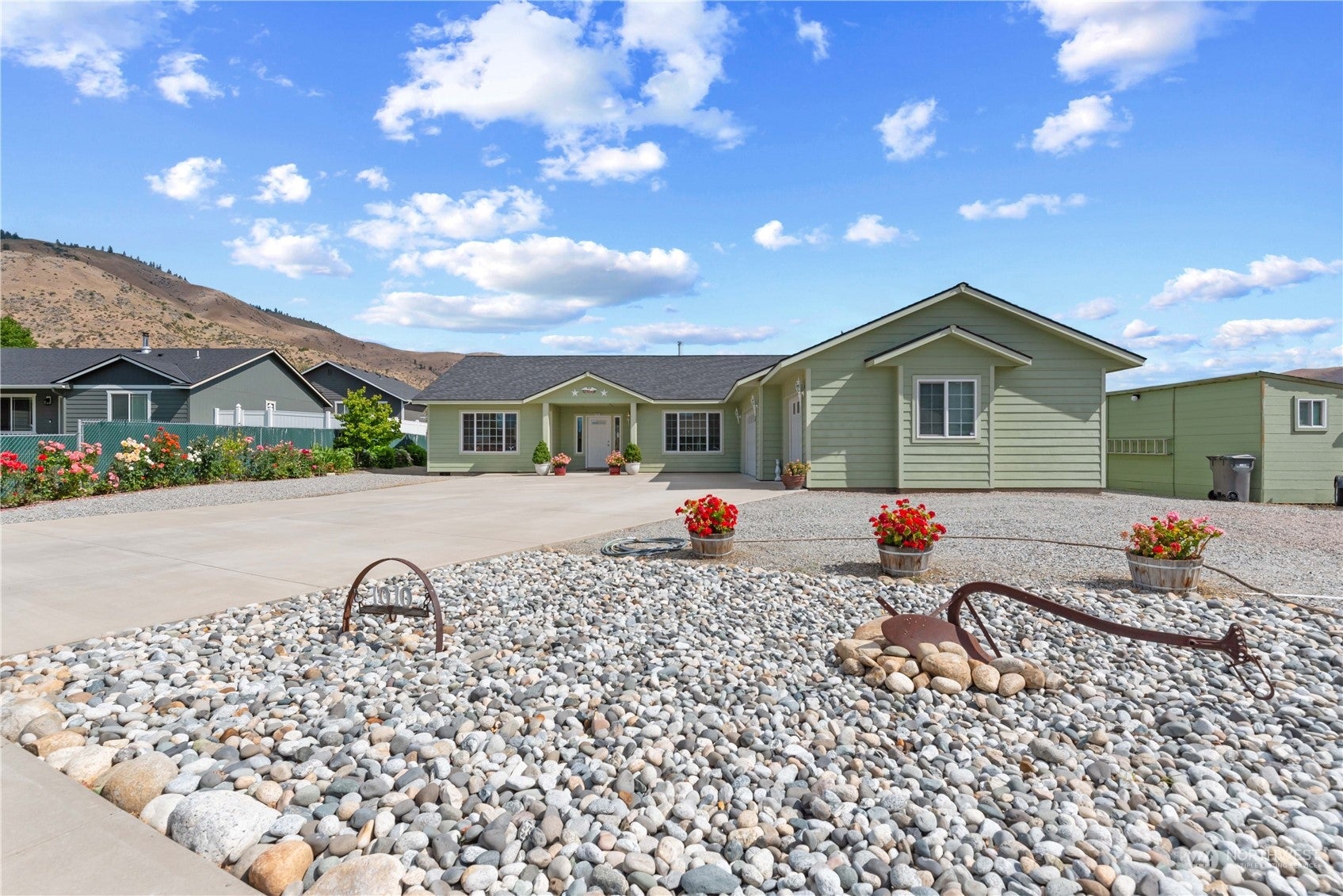 1010 Crest Loop, Entiat, Washington, 98822, United States, 3 Bedrooms Bedrooms, ,3 BathroomsBathrooms,Residential,For Sale,1010 Crest Loop,1592644