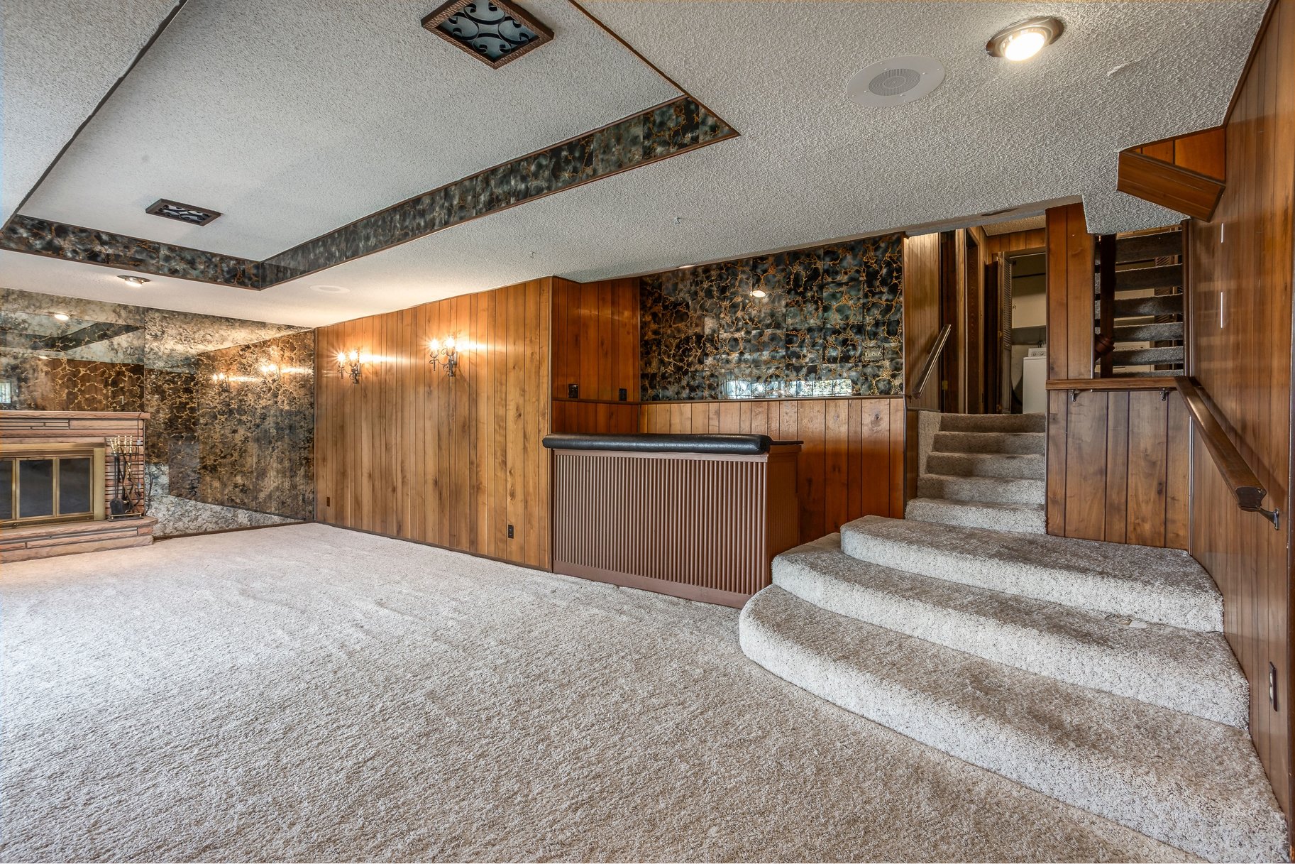  Mid-Century Charm, Incredible Valley Views and Endless Potential - 物件實景