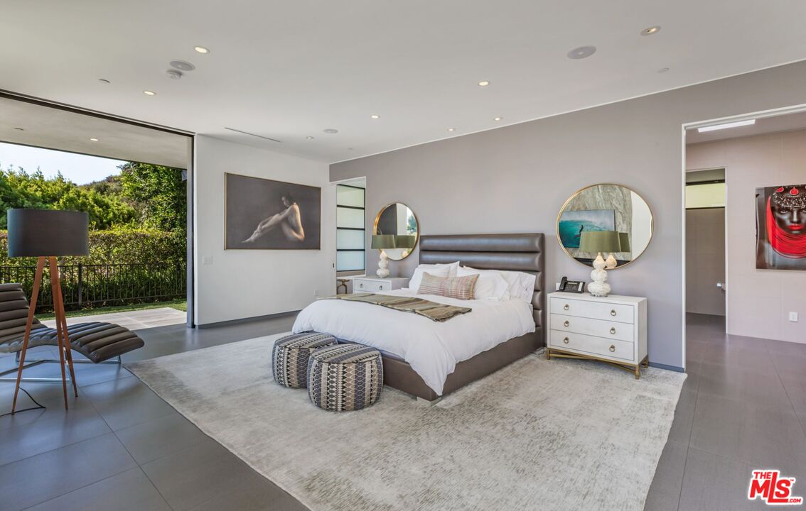 Beverly Hills, California, 90210, United States, 5 Bedrooms Bedrooms, ,9 BathroomsBathrooms,Residential,For Sale,1906570