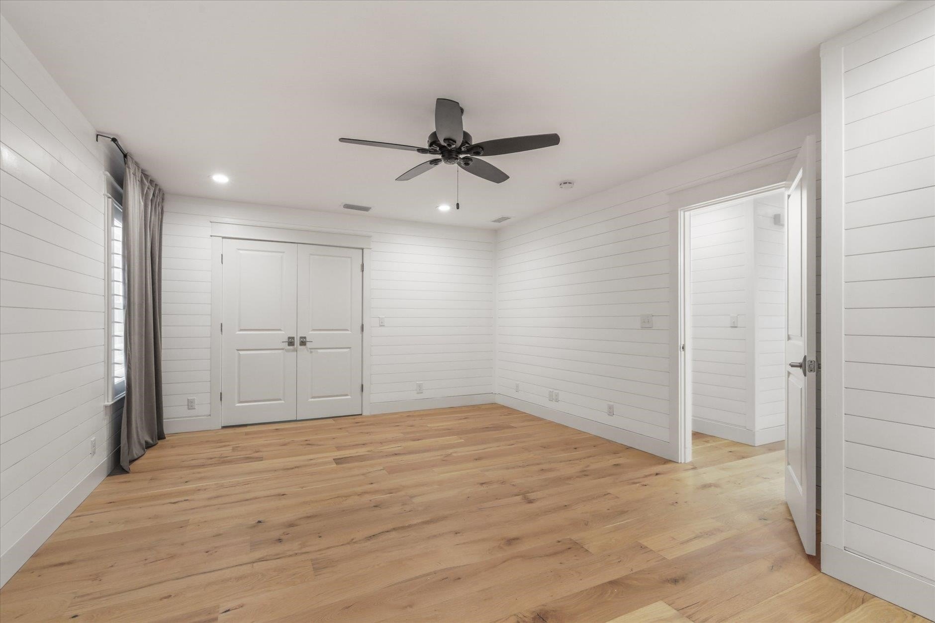 Tallahassee, Florida, 32308-0927, United States, 4 Bedrooms Bedrooms, ,3 BathroomsBathrooms,Residential,For Sale,1981532