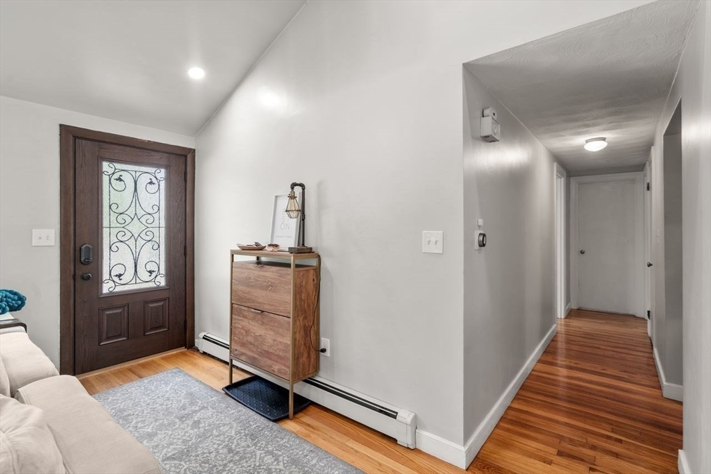 Waltham, Massachusetts, 02453, United States, 3 Bedrooms Bedrooms, ,2 BathroomsBathrooms,Residential,For Sale,1939650