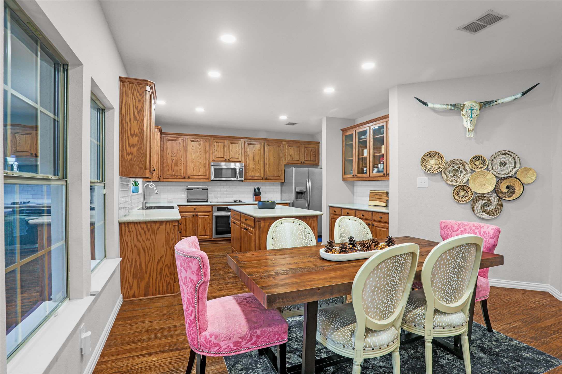 North Richland Hills, Texas, 76180, United States, 5 Bedrooms Bedrooms, ,4 BathroomsBathrooms,Residential,For Sale,1946878