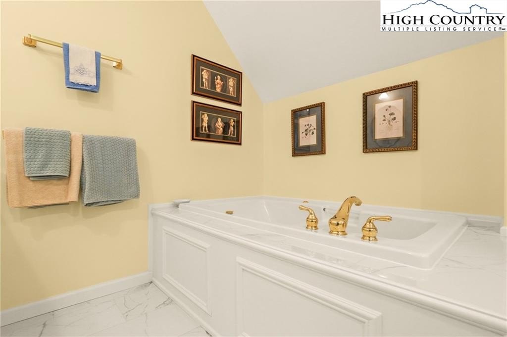 Boone, North Carolina, 28607, United States, 3 Bedrooms Bedrooms, ,3 BathroomsBathrooms,Residential,For Sale,1941298