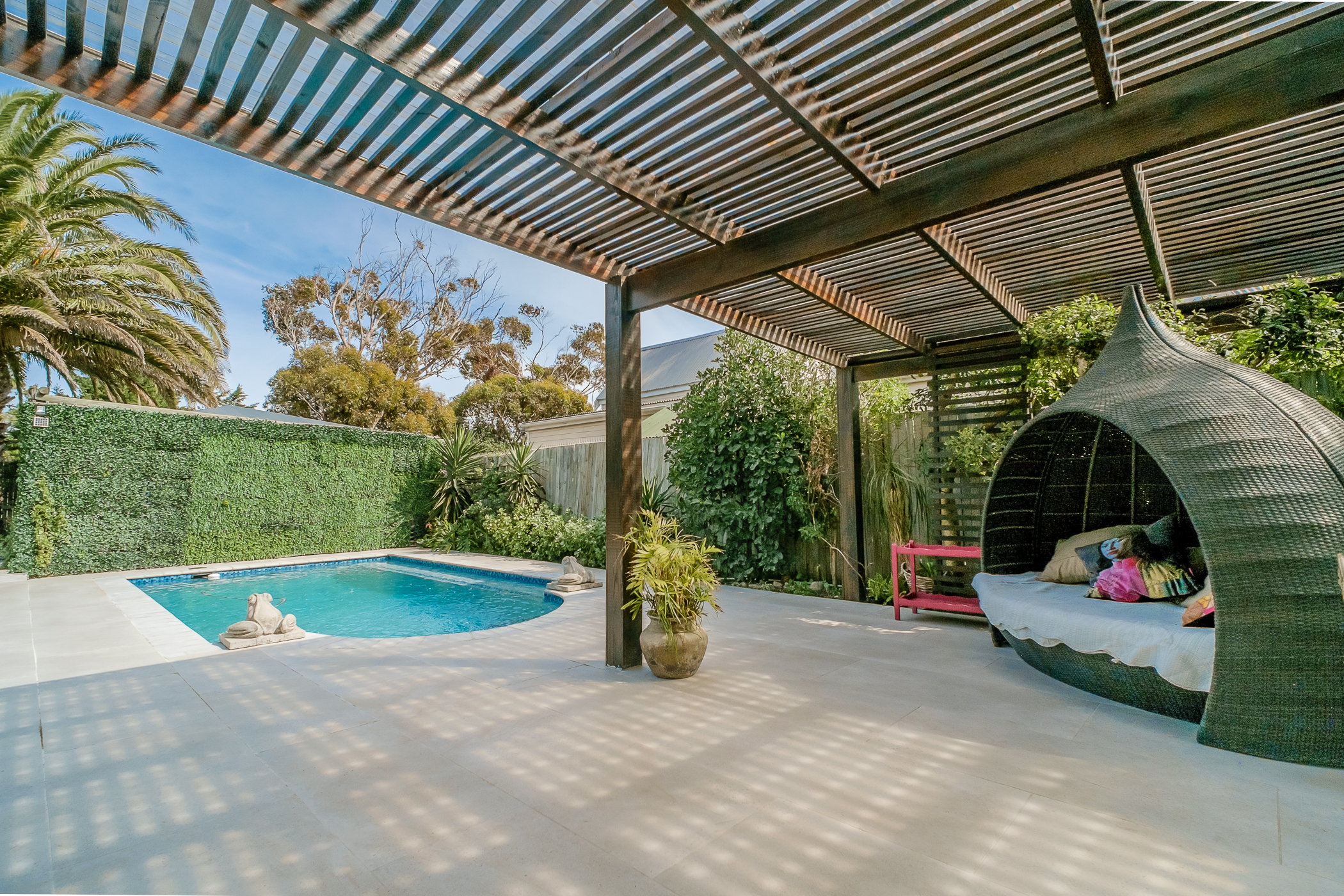  COASTAL LIVING IN THE HEART OF IMHOFF