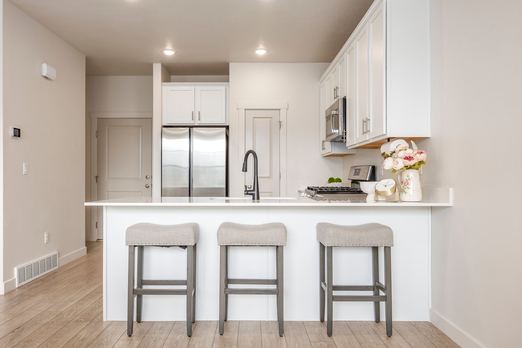  Rare Row-End Townhome - 物件實景