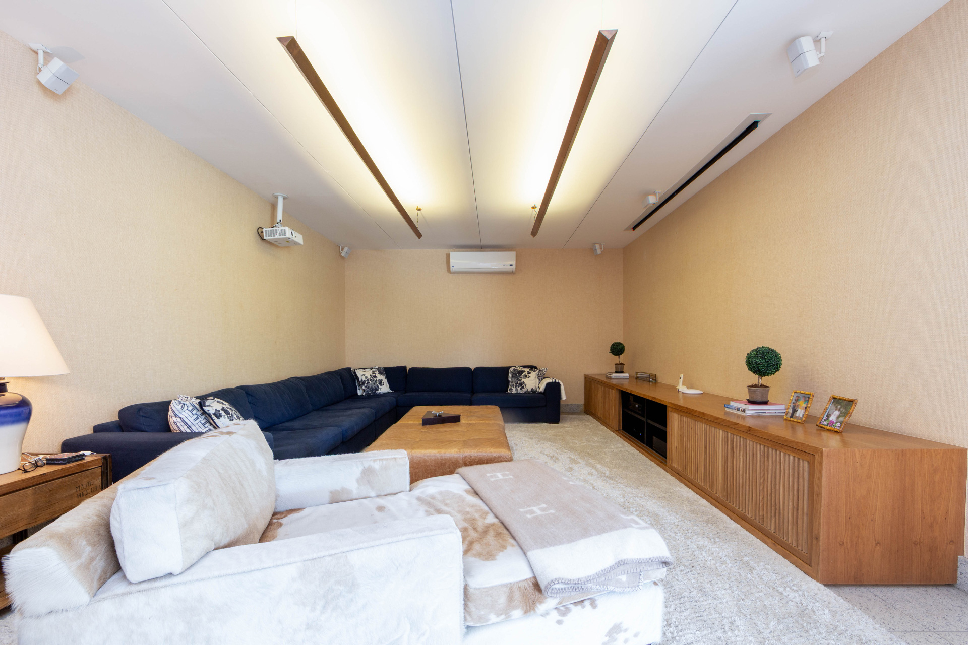  Signature residence integrated with nature in a private mountain setting - 物件實景