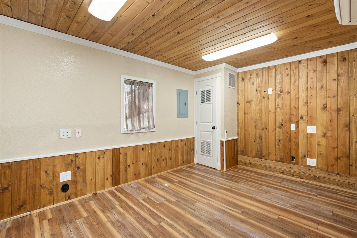 Quinlan, Texas, 75474, United States, 2 Bedrooms Bedrooms, ,2 BathroomsBathrooms,Residential,For Sale,1937387