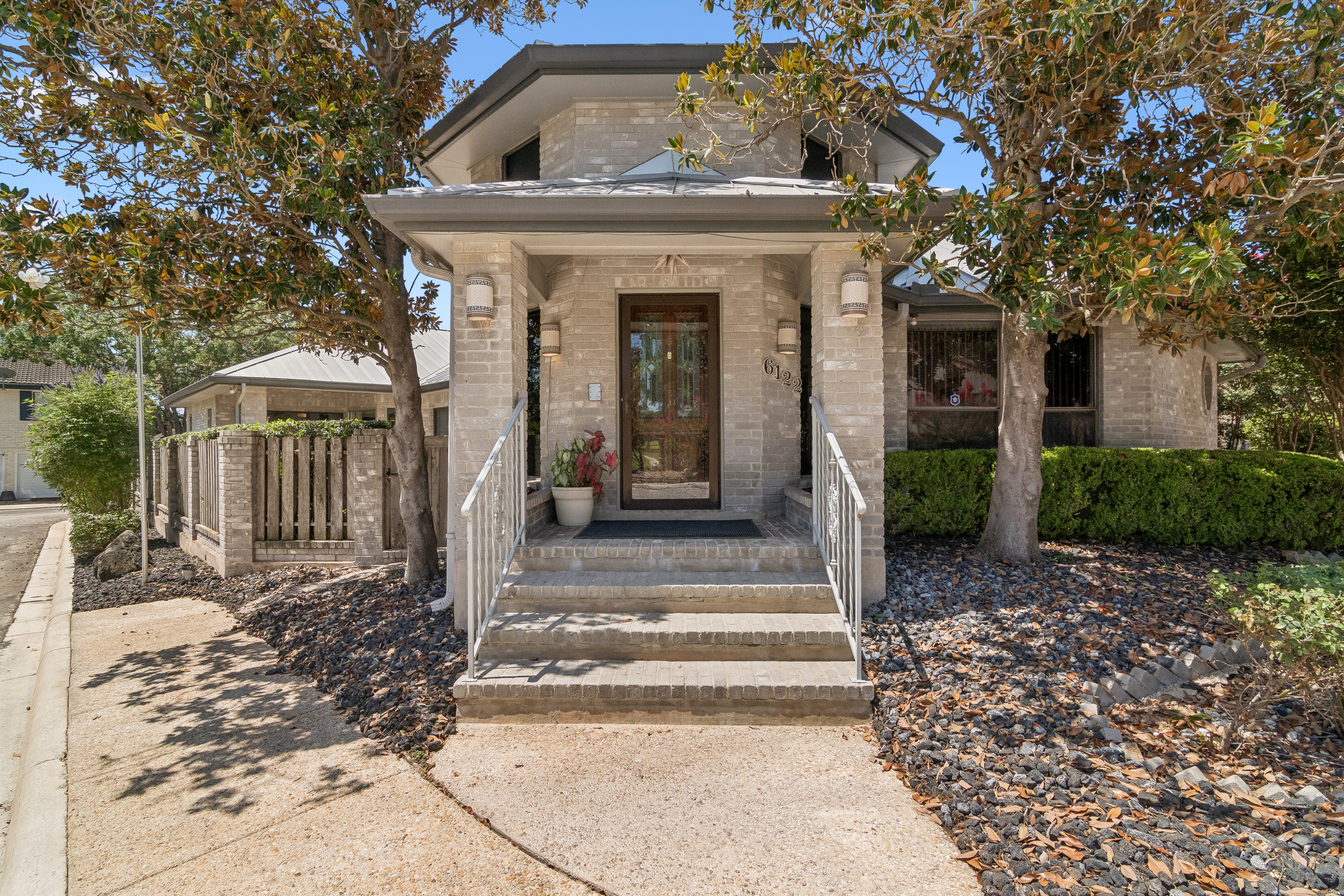  Custom Garden Home in Desirable Windcrest - 物件實景