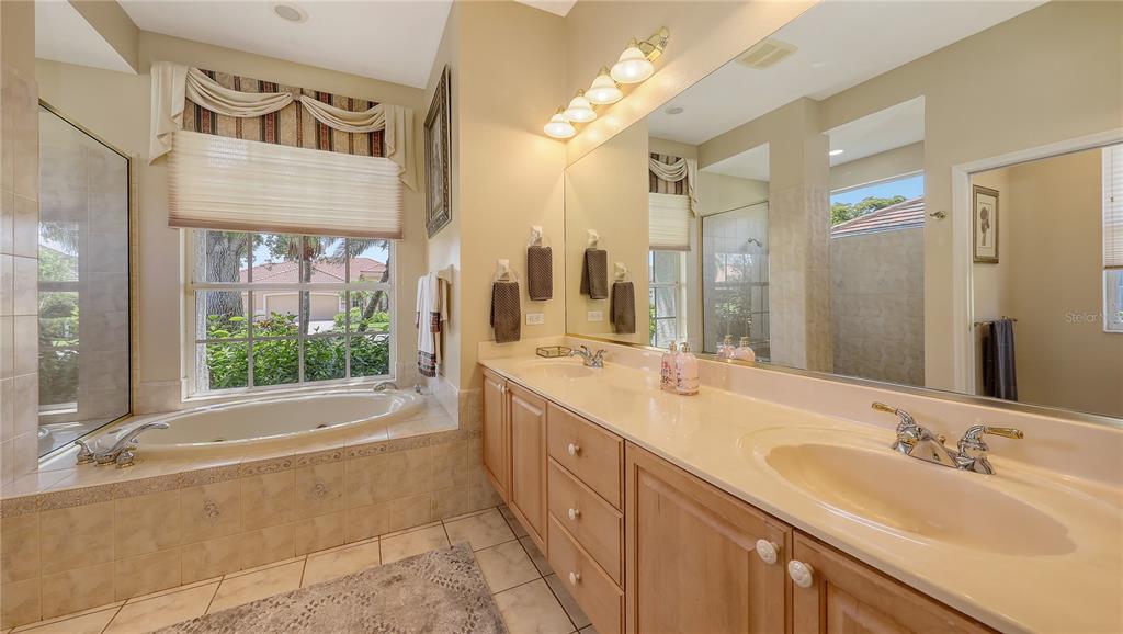 Sarasota, Florida, 34243, United States, 3 Bedrooms Bedrooms, ,3 BathroomsBathrooms,Residential,For Sale,1820877