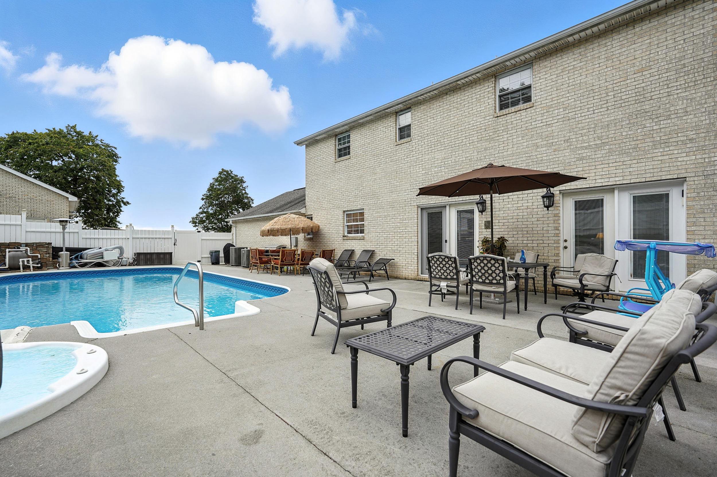 Seymour, Tennessee, 37865, United States, 8 Bedrooms Bedrooms, ,8 BathroomsBathrooms,Residential,For Sale,1904396