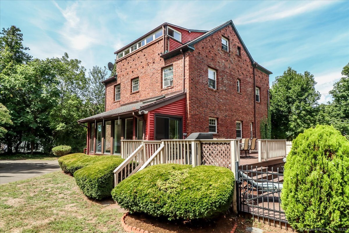 North Haven, Connecticut, 06473, United States, 4 Bedrooms Bedrooms, ,3 BathroomsBathrooms,Residential,For Sale,1940300