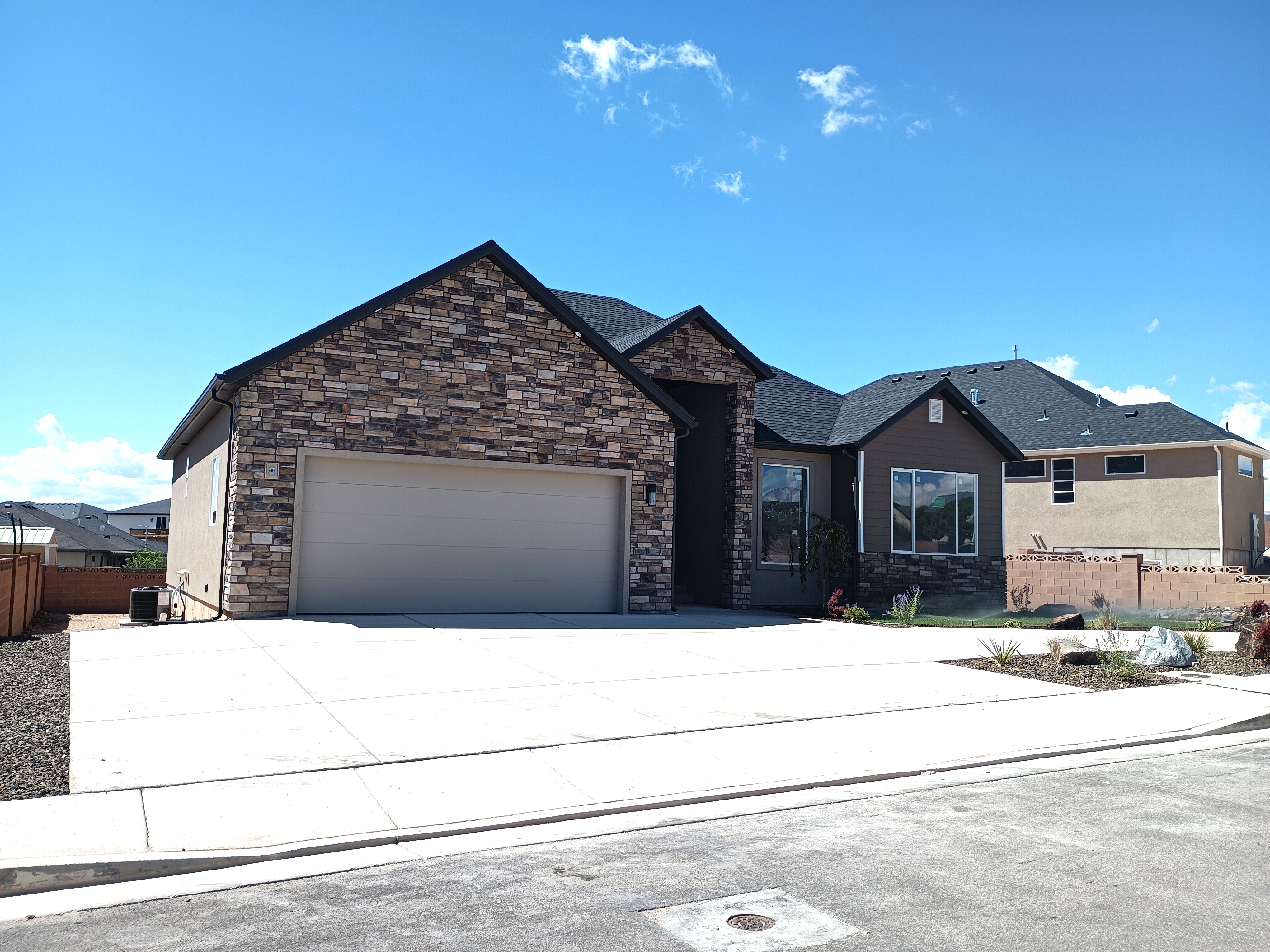 Cedar City, Utah, 84720, United States, 6 Bedrooms Bedrooms, ,4 BathroomsBathrooms,Residential,For Sale,1983360