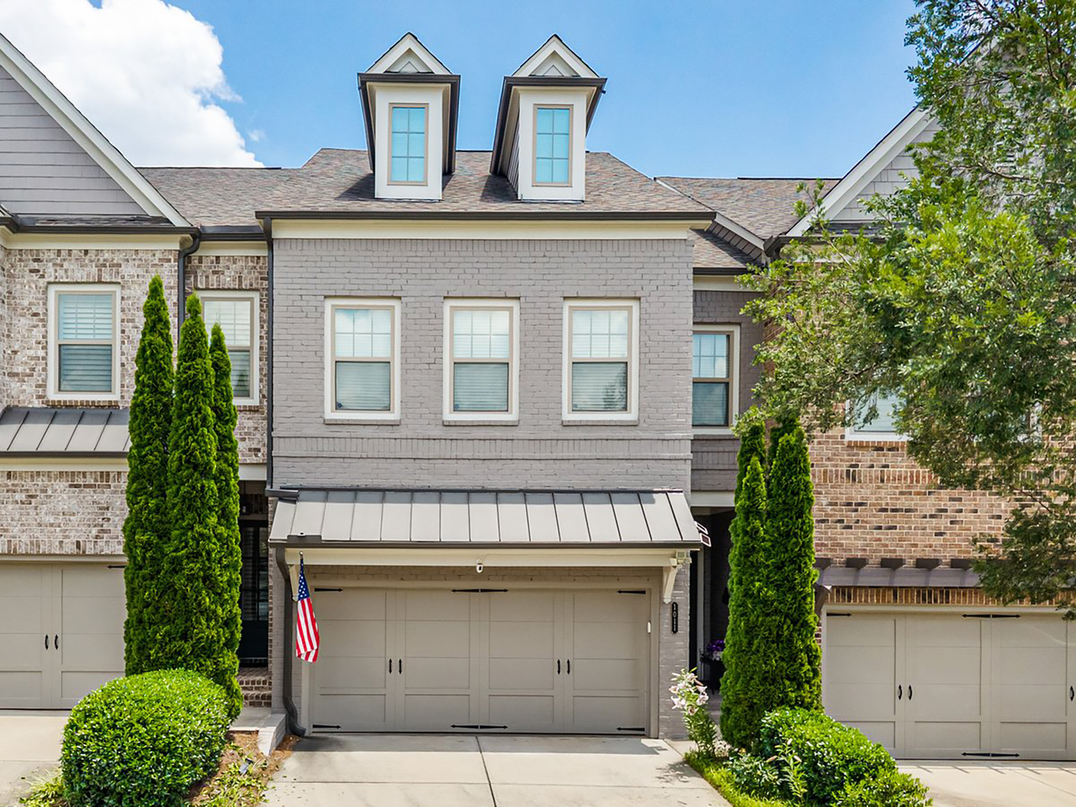 Beautifully Maintained Townhome in Gated Community - 物件實景