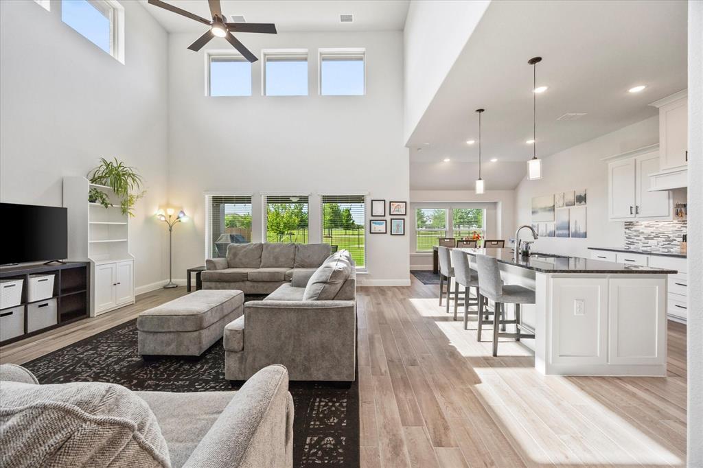 Waxahachie, Texas, 75165, United States, 5 Bedrooms Bedrooms, ,5 BathroomsBathrooms,Residential,For Sale,1828545