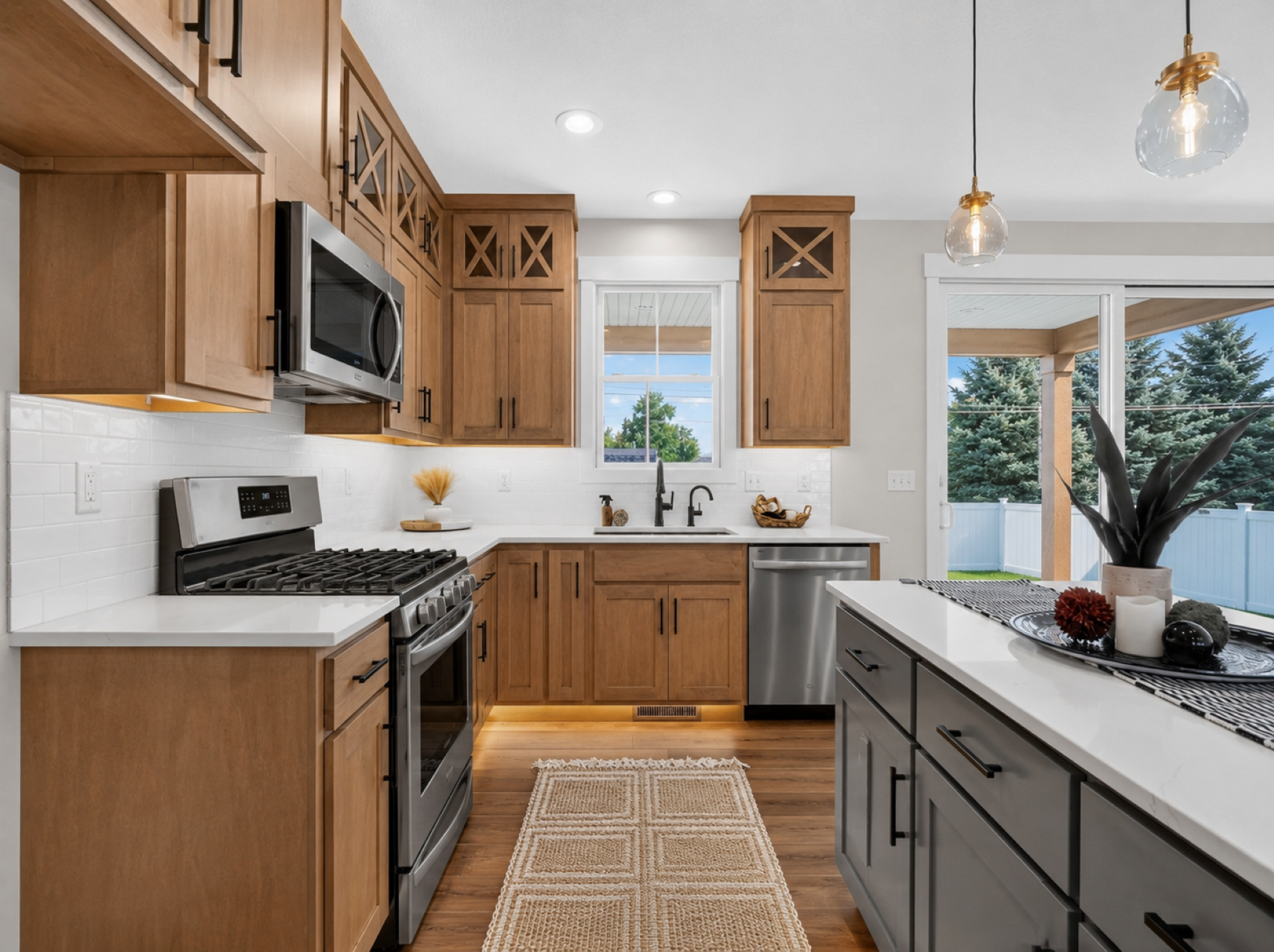  Modern Farmhouse w/ High-End Finishes - 物件實景