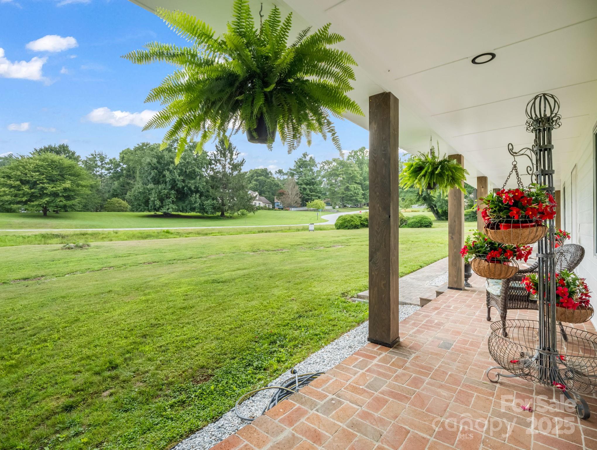 Hendersonville, North Carolina, 28791, United States, 4 Bedrooms Bedrooms, ,3 BathroomsBathrooms,Residential,For Sale,1973922