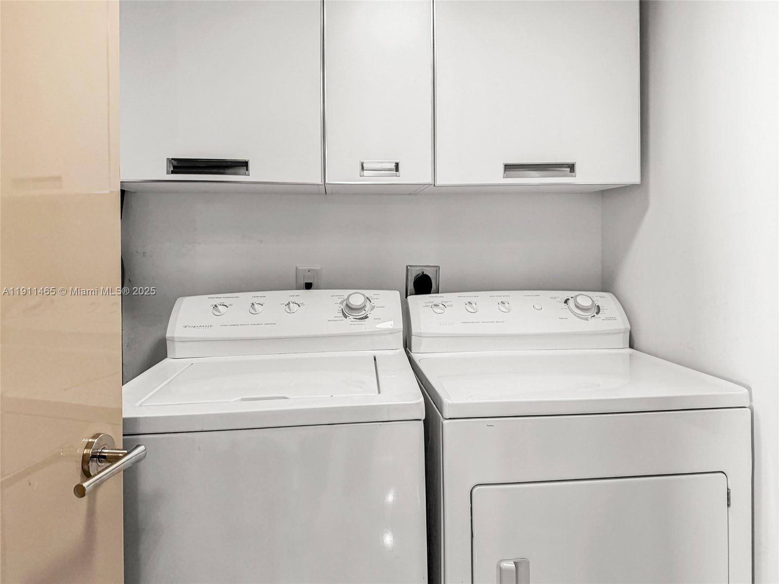 Sunny Isles Beach, Florida, 33160, United States, 3 Bedrooms Bedrooms, ,4 BathroomsBathrooms,Residential,For Sale,1991533