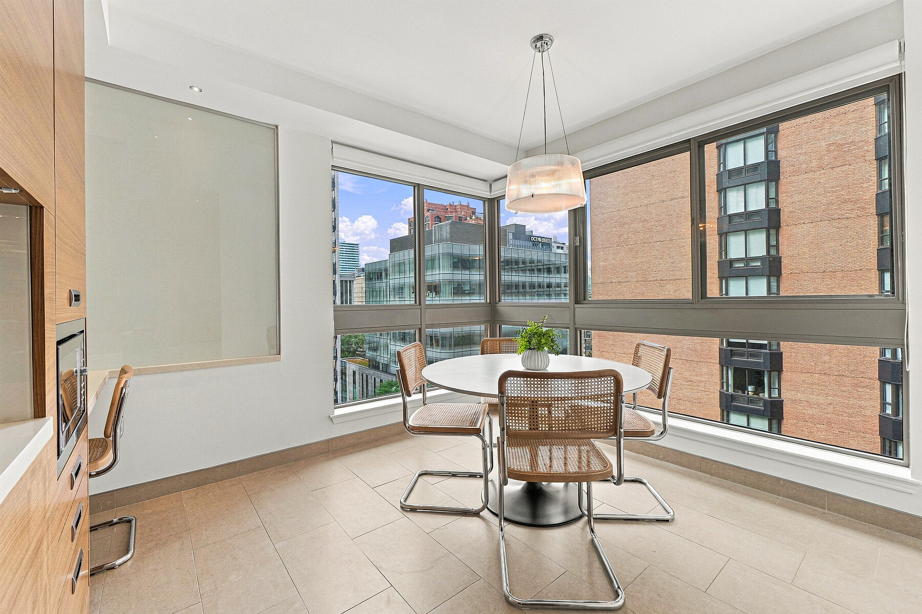  Elevated Yorkville Living - 物件實景