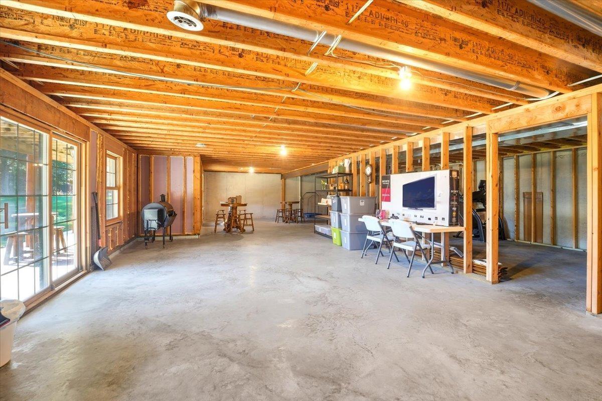 Independence, Iowa, 50644, United States, 3 Bedrooms Bedrooms, ,2 BathroomsBathrooms,Residential,For Sale,1982110