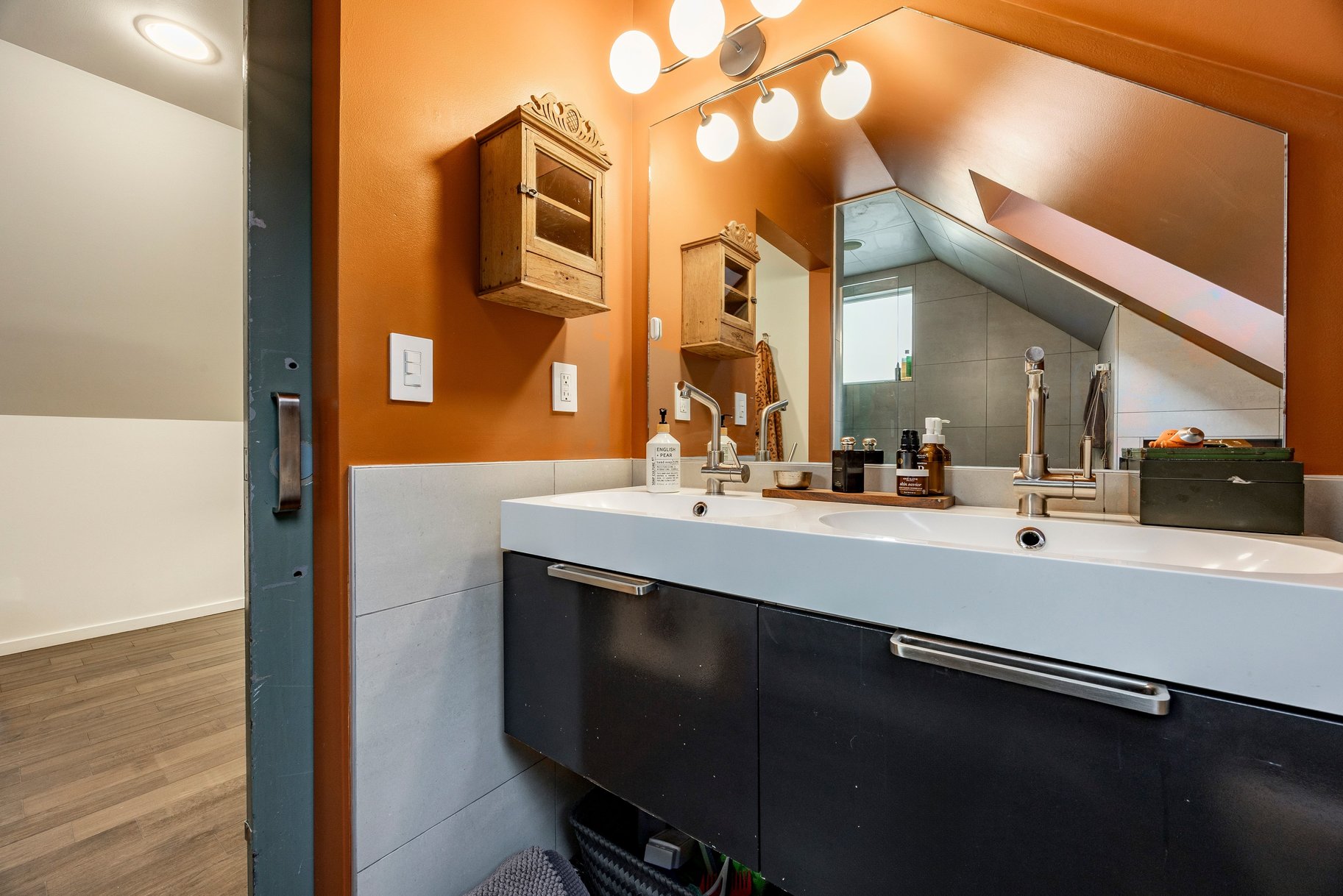  Spacious Millcreek Bungalow with Expansive Backyard & 2-Car Garage - 物件實景