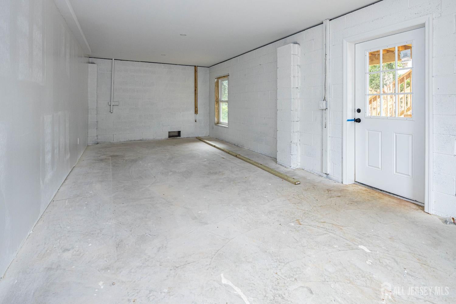 Sayreville, New Jersey, 08872, United States, 4 Bedrooms Bedrooms, ,3 BathroomsBathrooms,Residential,For Sale,1973681