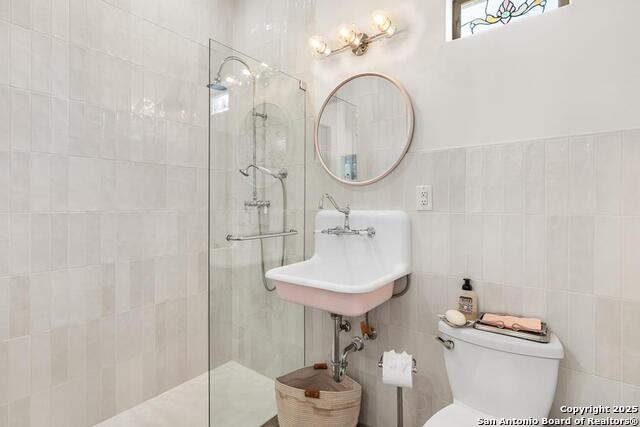 Fredericksburg, Texas, 78624, United States, 4 Bedrooms Bedrooms, ,5 BathroomsBathrooms,Residential,For Sale,1828714