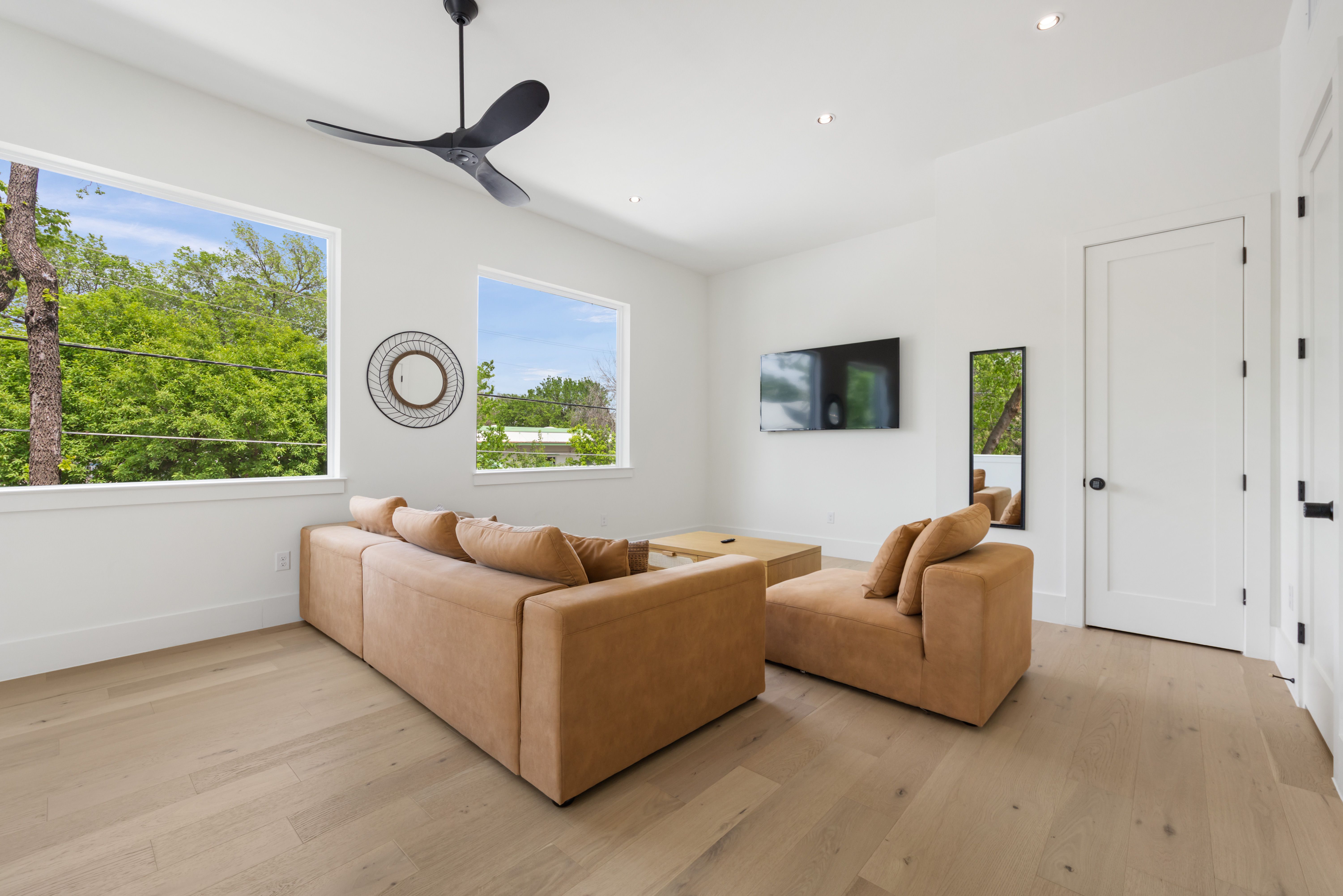  Striking Cobalt Design Home - 物件實景