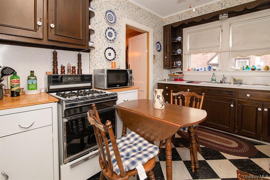 Beechhurst, New York, 11357, United States, 4 Bedrooms Bedrooms, ,1 BathroomBathrooms,Residential,For Sale,1973766