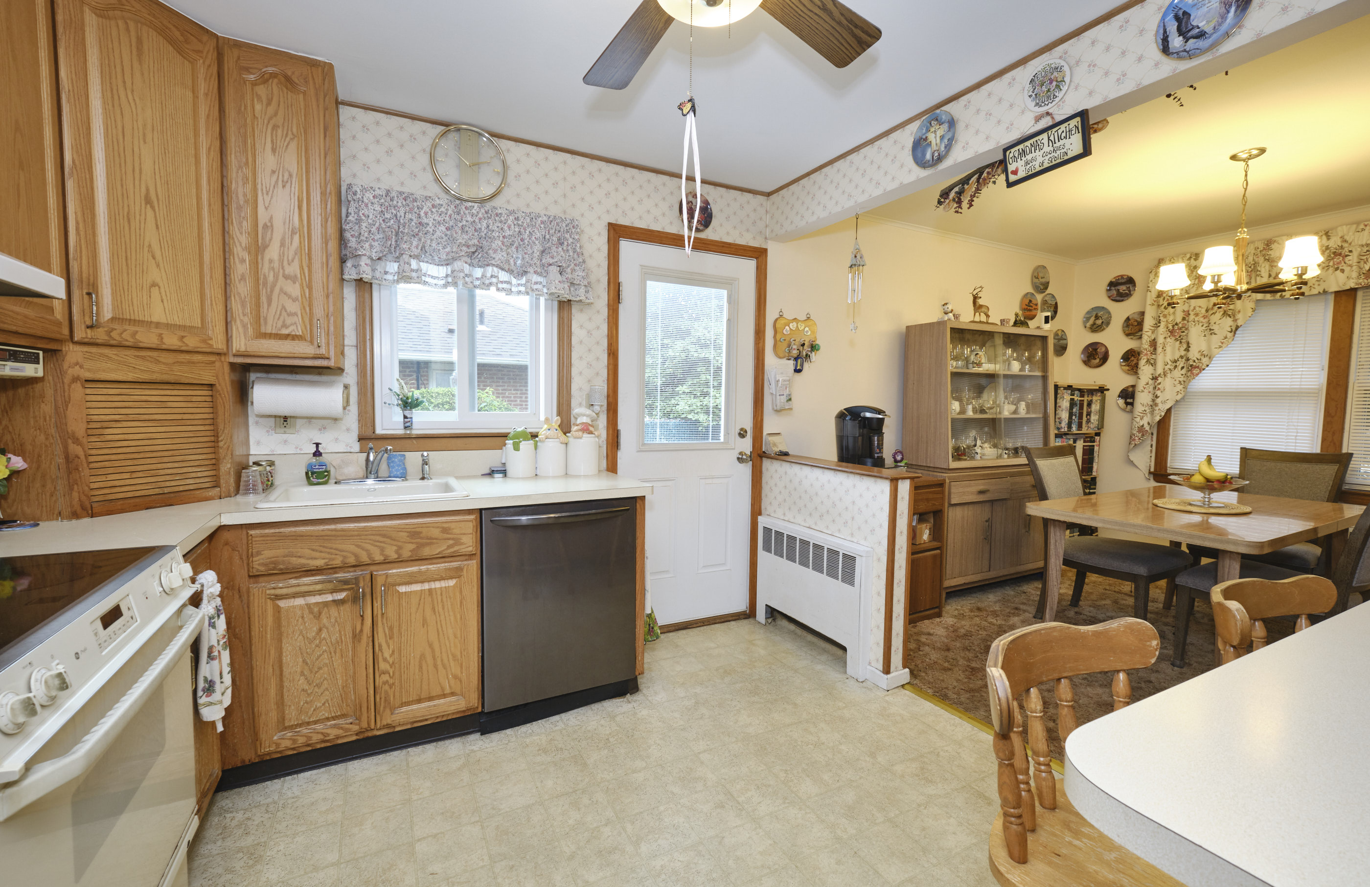 New Hyde Park, New York, 11040, United States, 4 Bedrooms Bedrooms, ,3 BathroomsBathrooms,Residential,For Sale,1977878