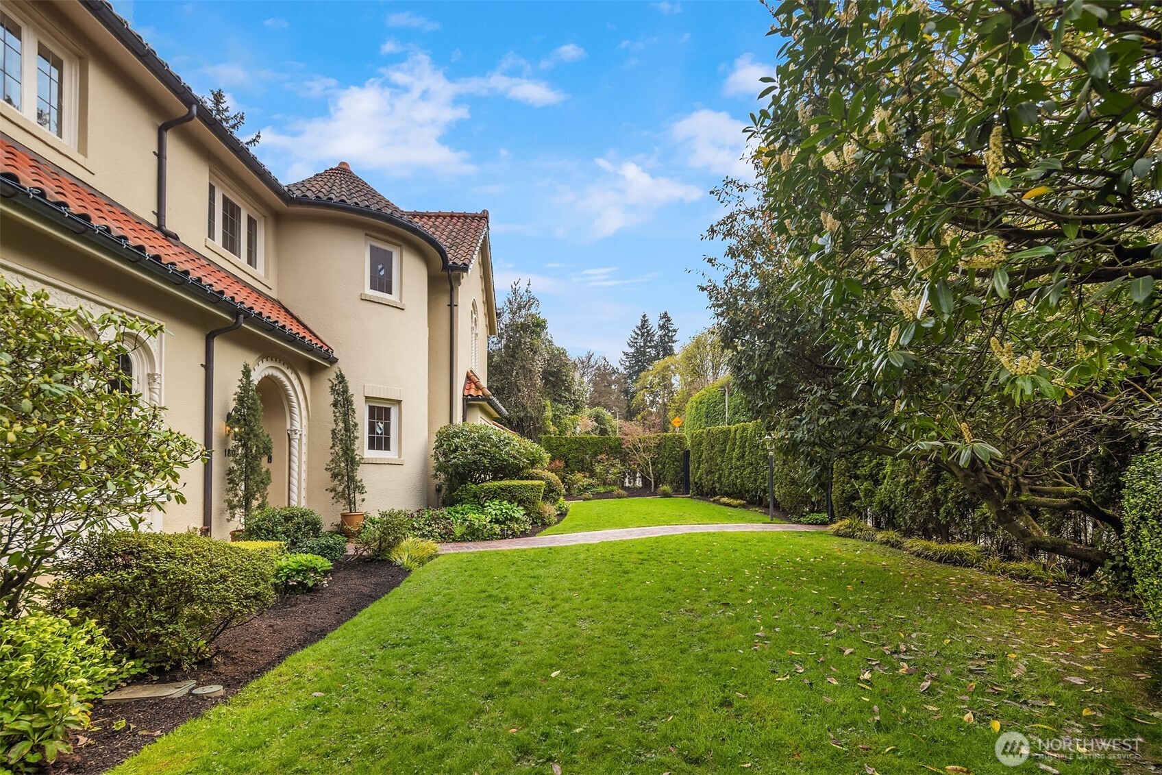 Seattle, Washington, 98112, United States, 4 Bedrooms Bedrooms, ,3 BathroomsBathrooms,Residential,For Sale,1770318