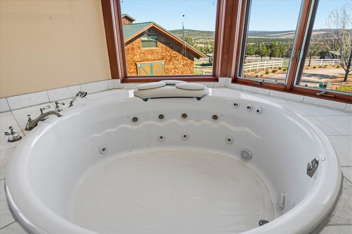 Powell Butte, Oregon, 97753, United States, 6 Bedrooms Bedrooms, ,5 BathroomsBathrooms,Residential,For Sale,2036948