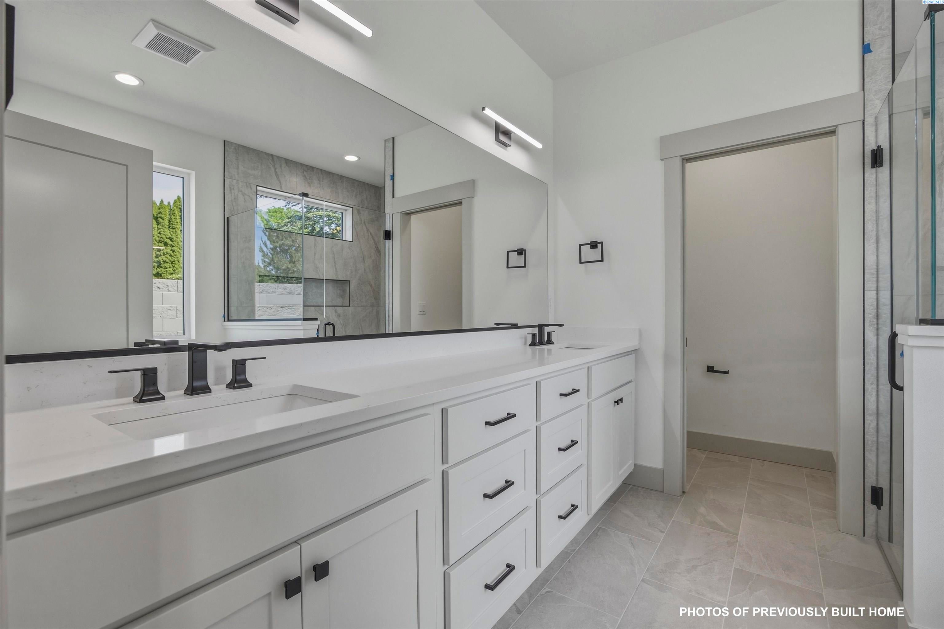 Richland, Washington, 99352, United States, 4 Bedrooms Bedrooms, ,3 BathroomsBathrooms,Residential,For Sale,2048116