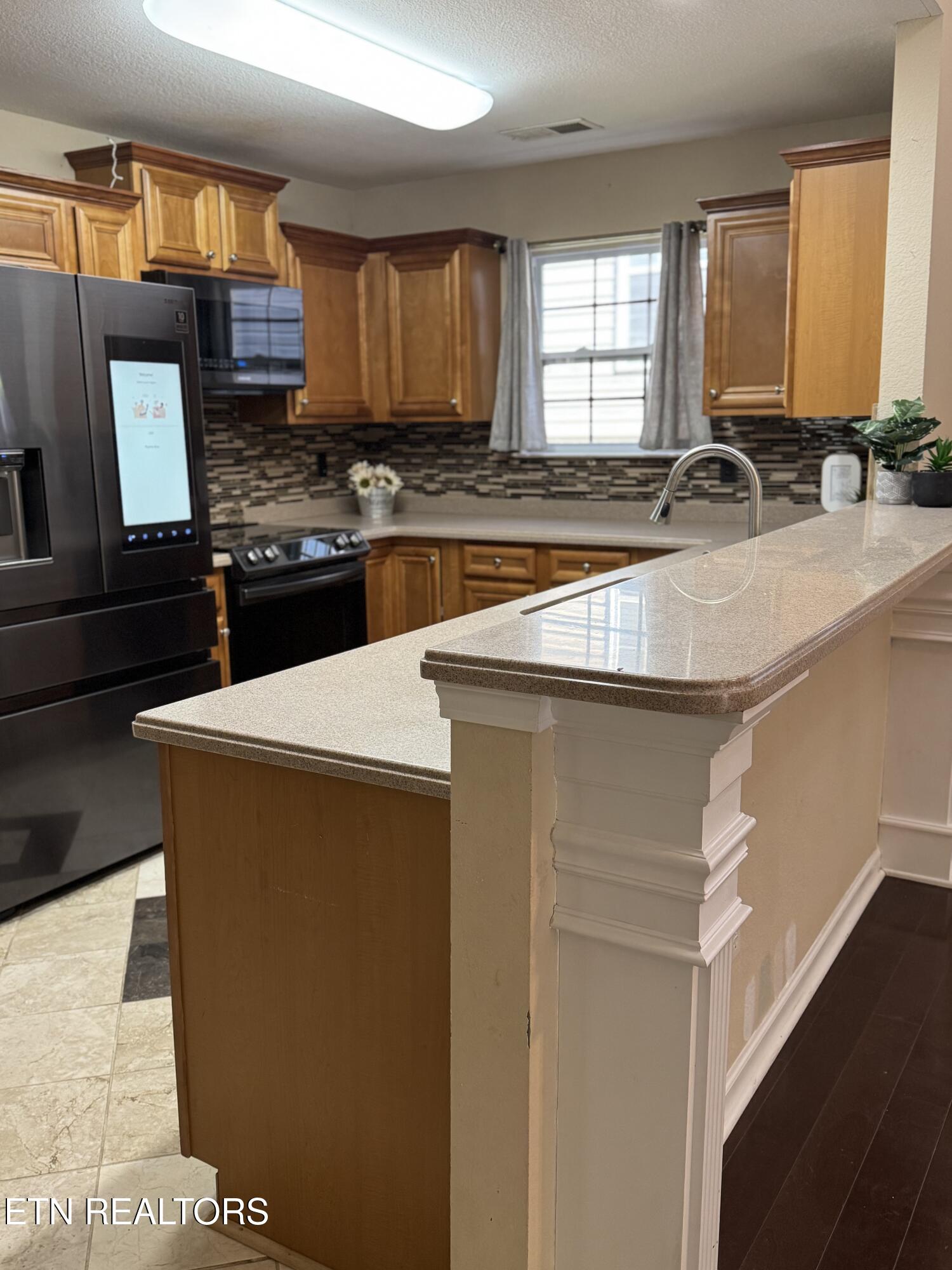 Knoxville, Tennessee, 37932, United States, 4 Bedrooms Bedrooms, ,4 BathroomsBathrooms,Residential,For Sale,1975701