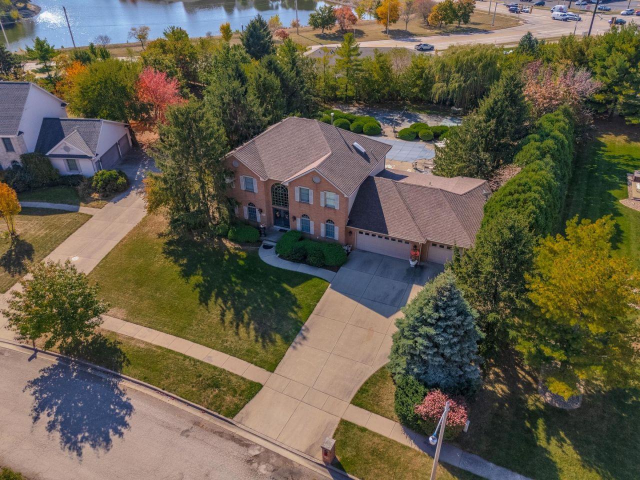 Bloomington, Illinois, 61704, United States, 6 Bedrooms Bedrooms, ,5 BathroomsBathrooms,Residential,For Sale,1793888