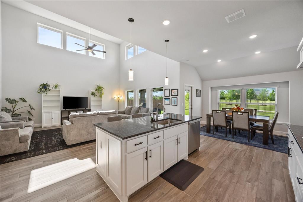 Waxahachie, Texas, 75165, United States, 5 Bedrooms Bedrooms, ,5 BathroomsBathrooms,Residential,For Sale,1828545