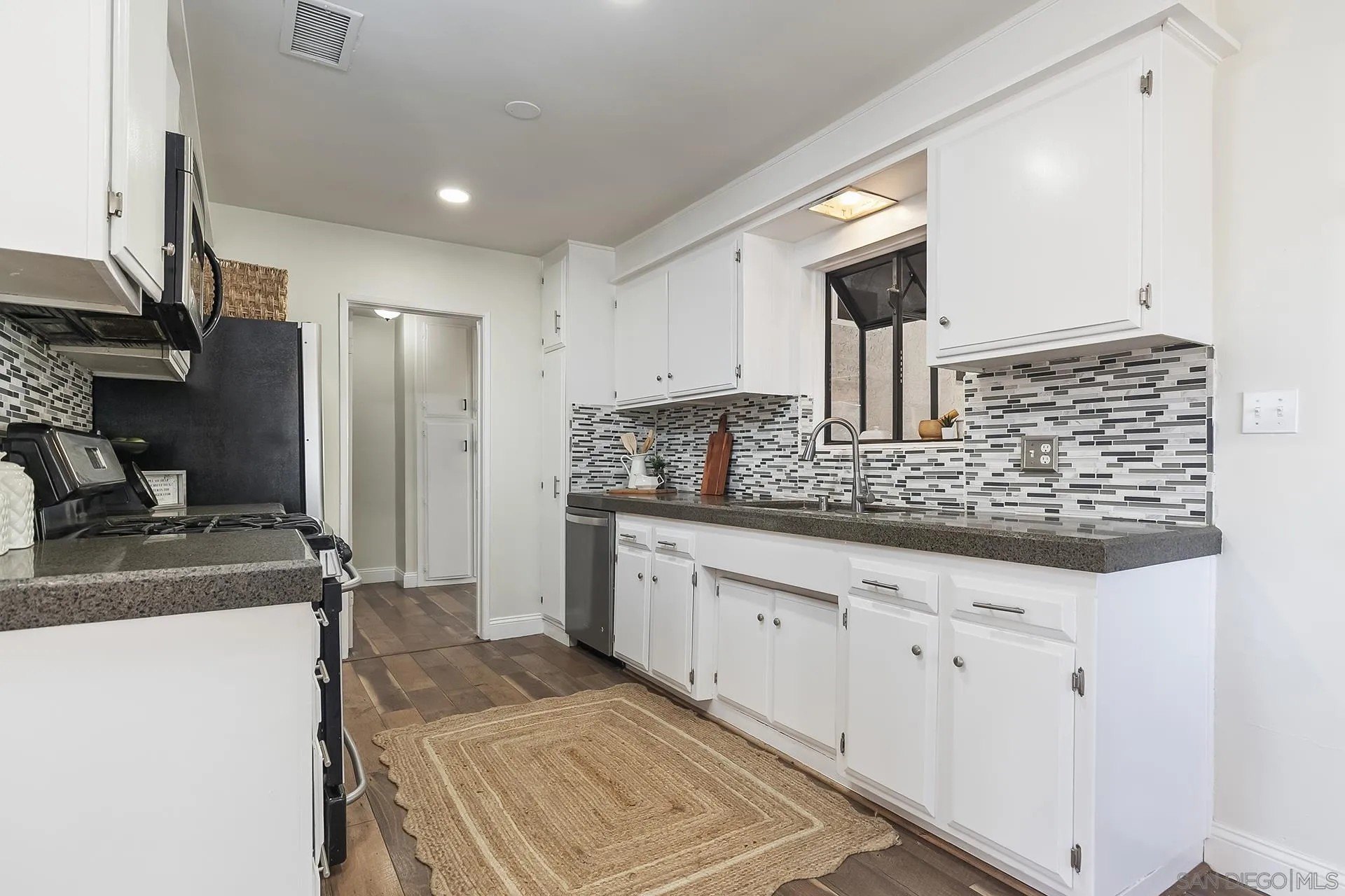 Alpine, California, 91901, United States, 3 Bedrooms Bedrooms, ,2 BathroomsBathrooms,Residential,For Sale,1990972