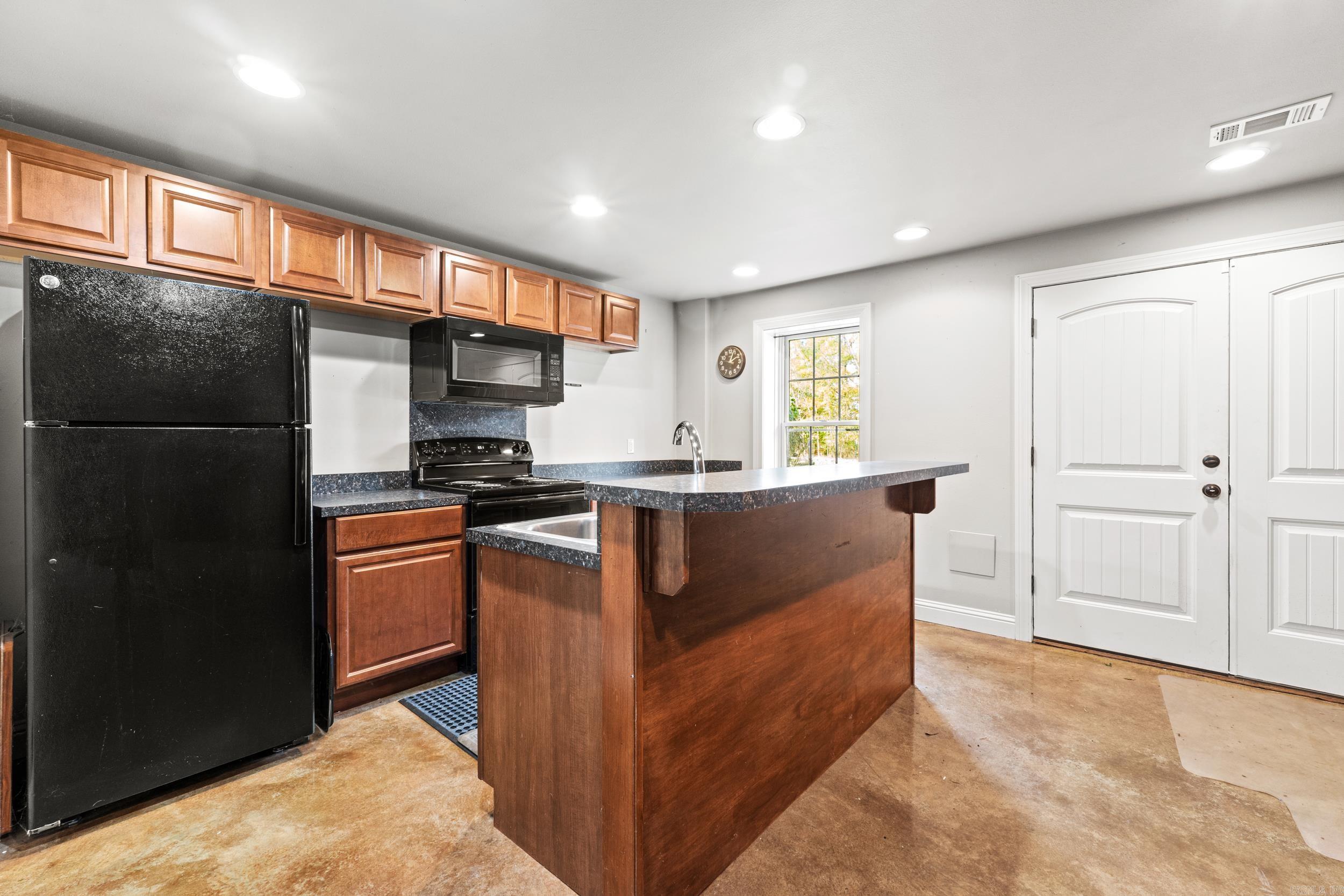 Benton, Arkansas, 72019, United States, 5 Bedrooms Bedrooms, ,5 BathroomsBathrooms,Residential,For Sale,1994401