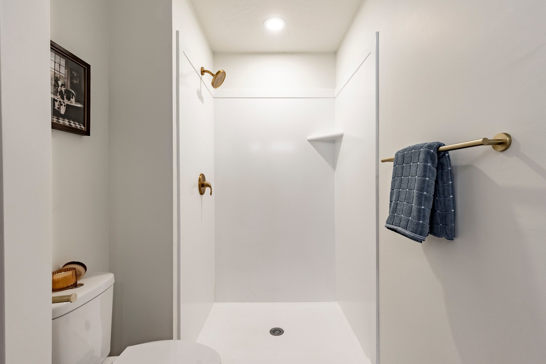  Fully Remodeled End-Unit in Prime Midvale Location - 物件實景