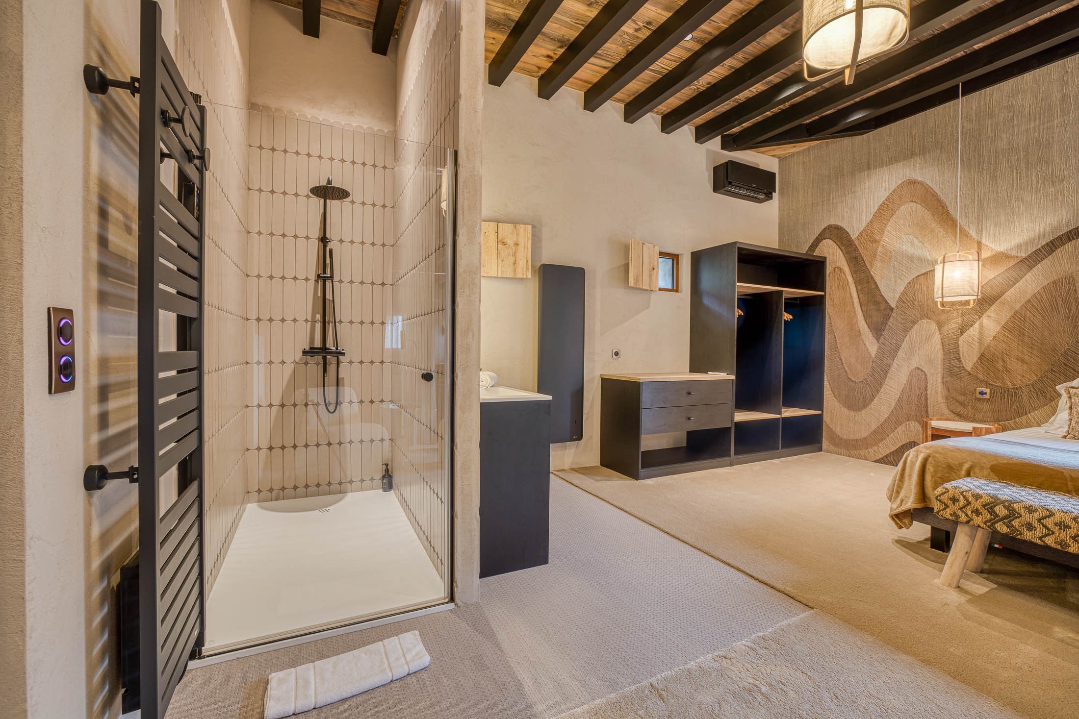 Fully renovated farmhouse just a stone