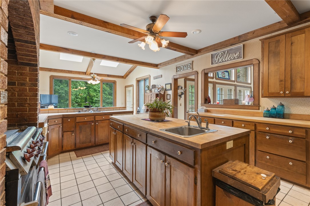Harrison, Arkansas, 72601, United States, 7 Bedrooms Bedrooms, ,5 BathroomsBathrooms,Residential,For Sale,1850166