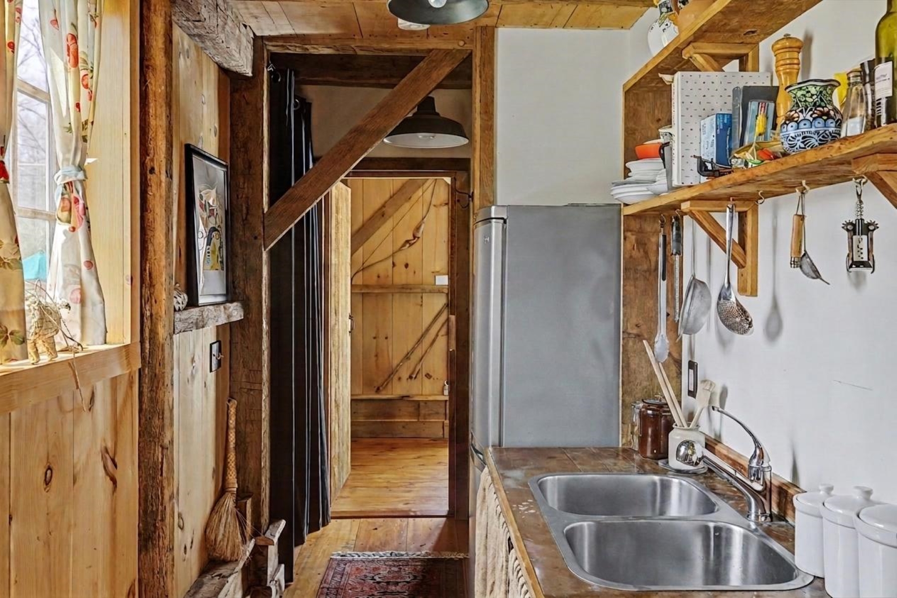  Exceptional Antique Estate Offers Two Distinct Properties on One Property - 物件實景