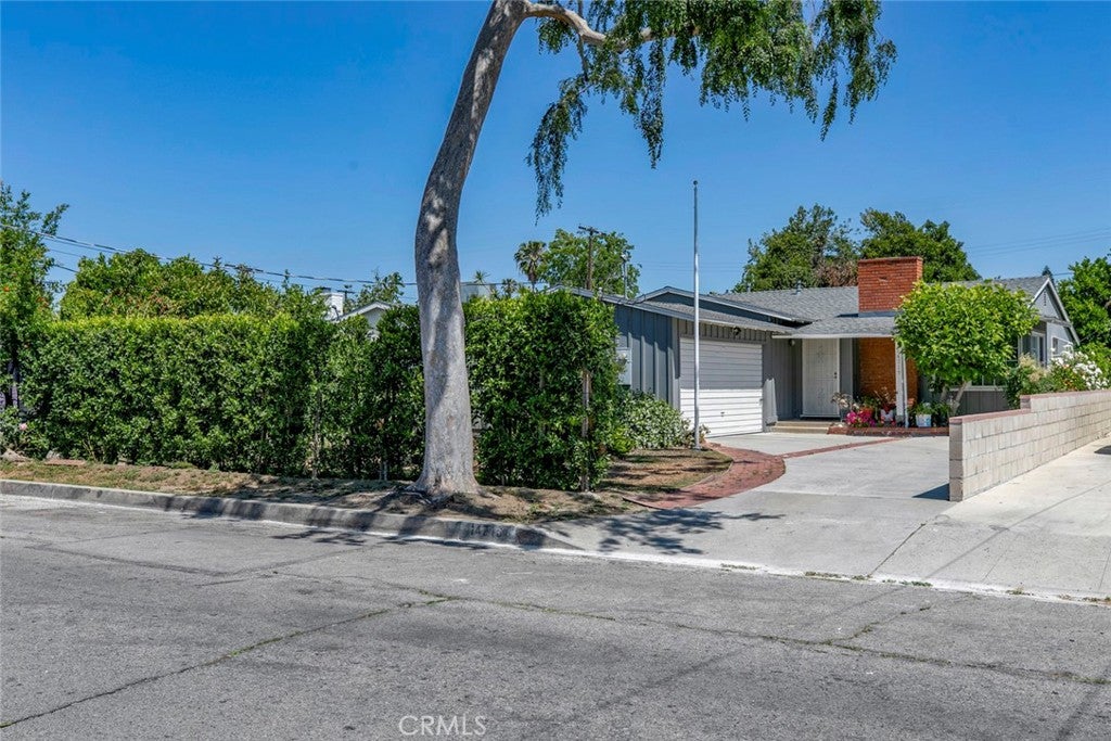 Van Nuys, California, 91405, United States, 2 Bedrooms Bedrooms, ,2 BathroomsBathrooms,Residential,For Sale,1941030